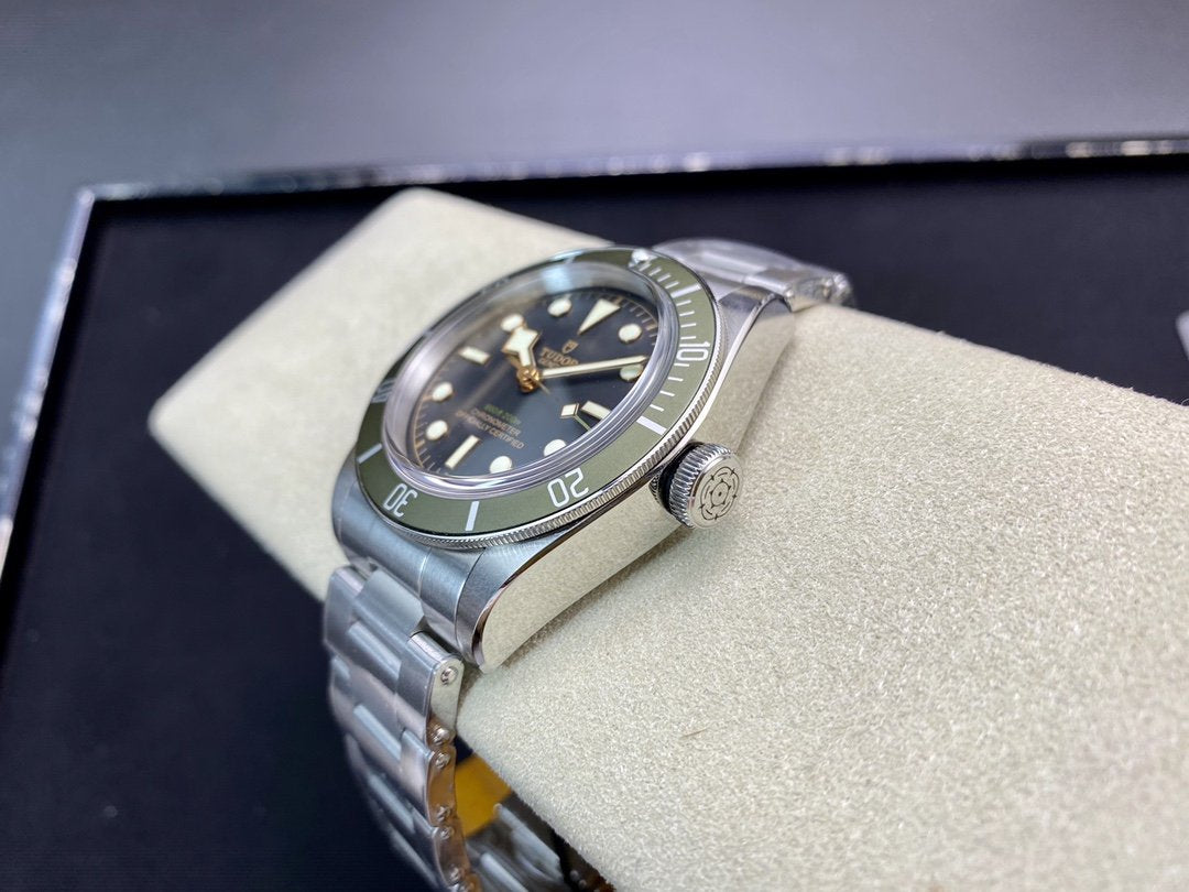 HERITAGE BLACK BAY 41MM GREEN BEZEL