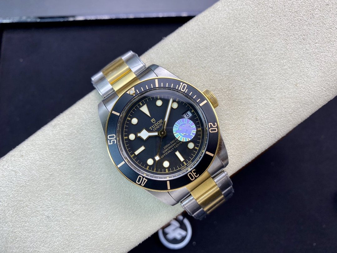 HERITAGE BLACK BAY 41MM GOLD STEEL BLACK DIAL