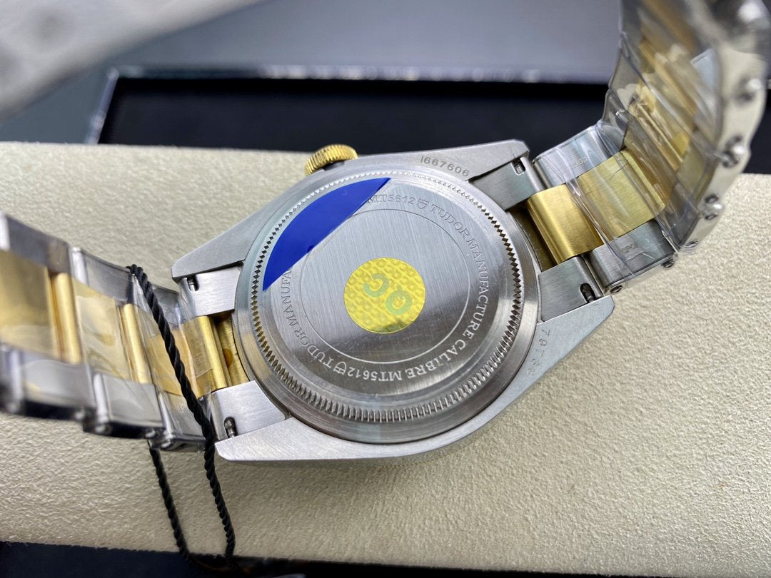 HERITAGE BLACK BAY 41MM GOLD STEEL BLACK DIAL