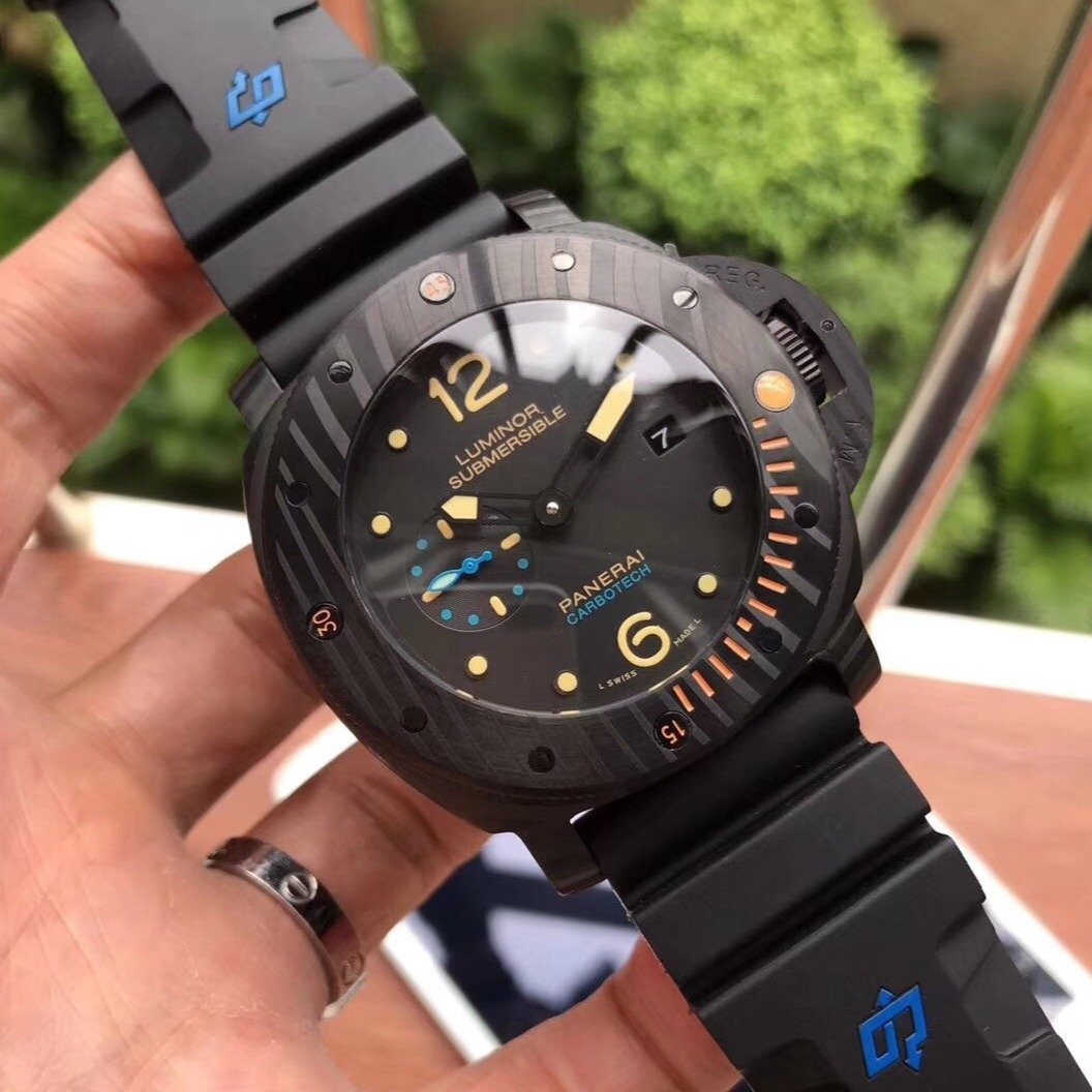 SUBMERSIBLE CARBONTECH BLACK DIAL 44MM