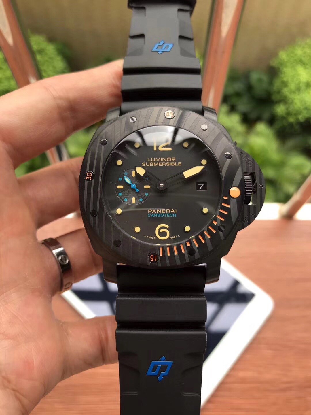 SUBMERSIBLE CARBONTECH BLACK DIAL 44MM