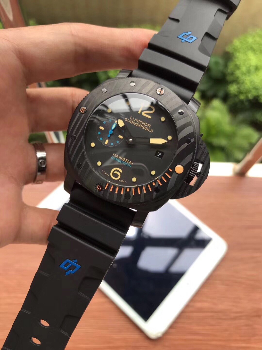 SUBMERSIBLE CARBONTECH BLACK DIAL 44MM