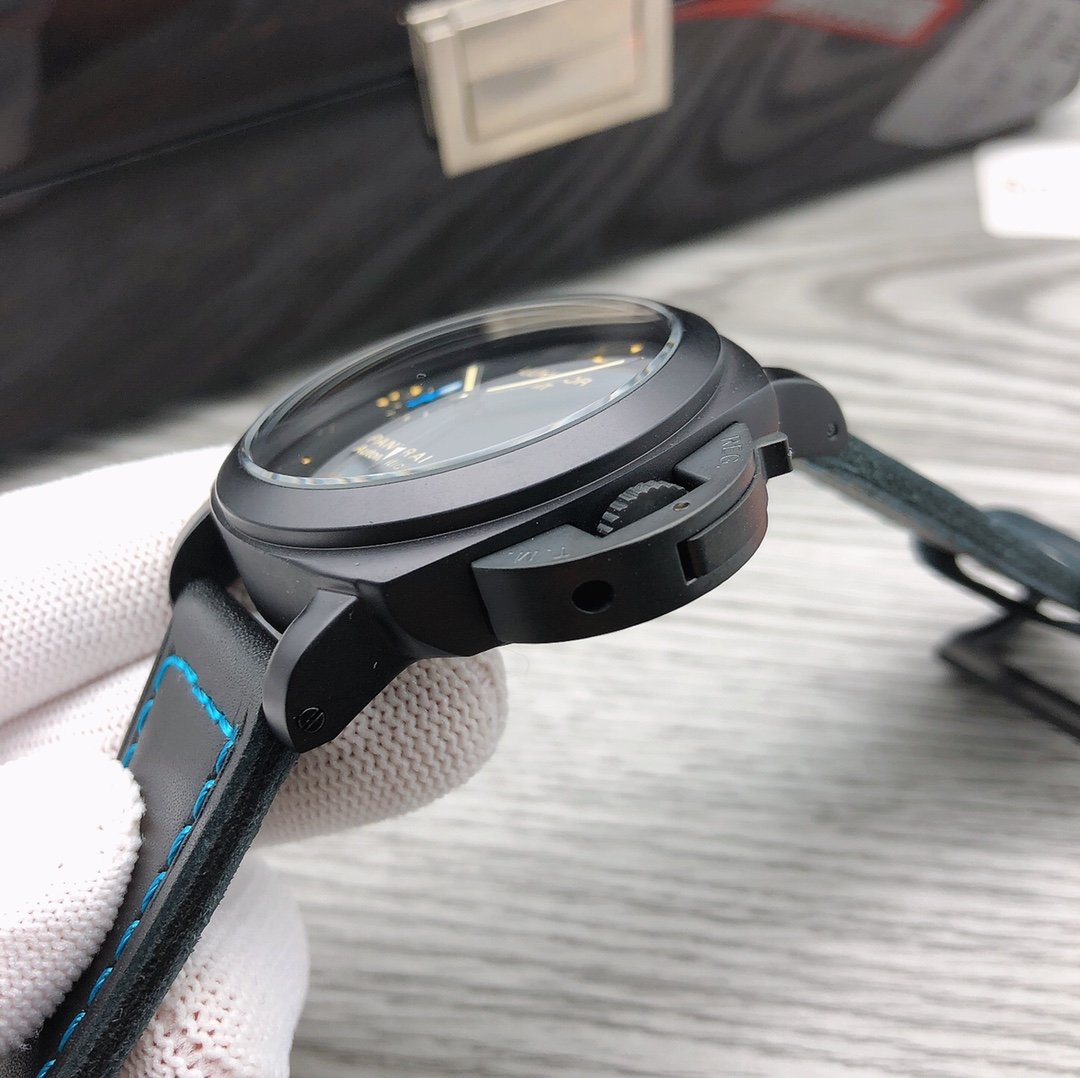 LUMINOR GMT 44MM CARBON AUTOMATIC BLACK LEATHER