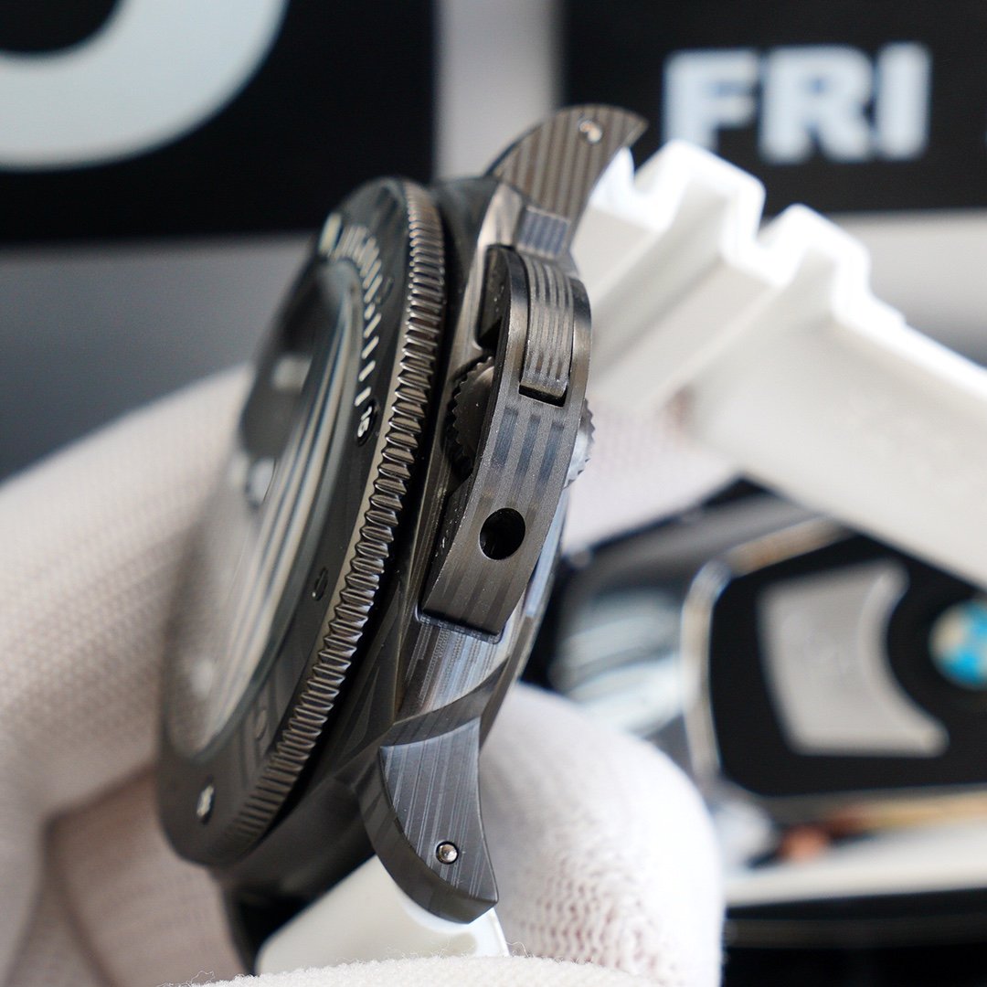 LUMINOR SUBMERSIBLE 44MM 1950 3 DAYS CARBON