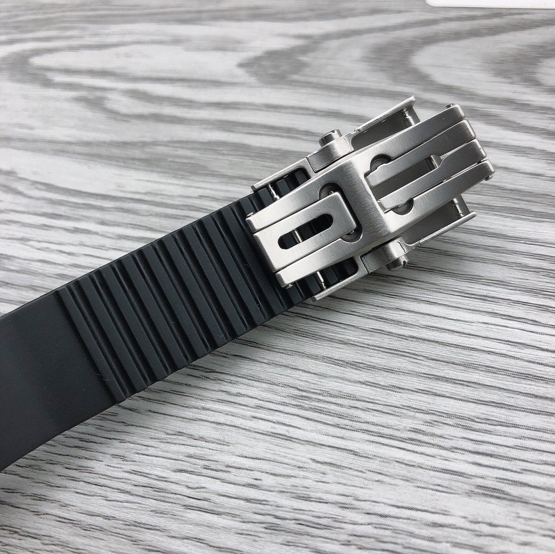 ULYSSE MARINE 42MM CHRONOMETER SILVER