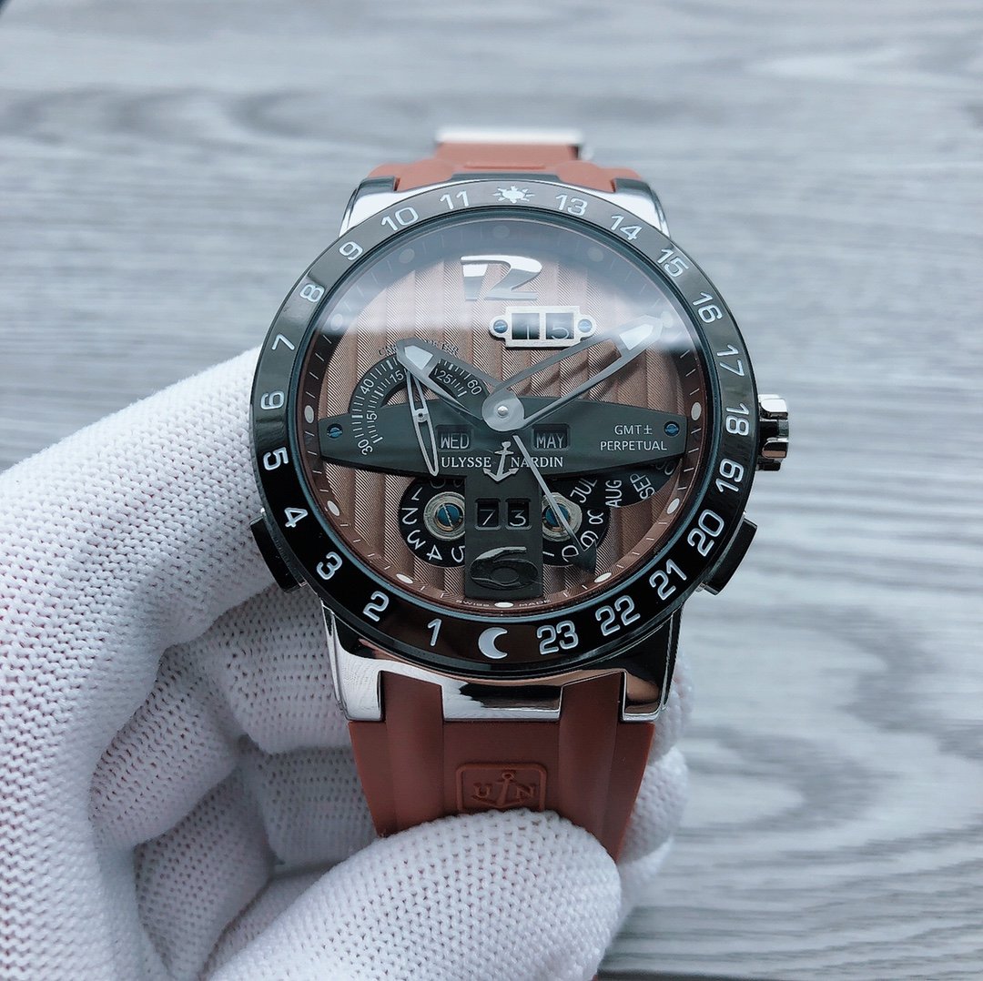 ULYSSE GMT PERPETUAL 43MM STEEL CASE
