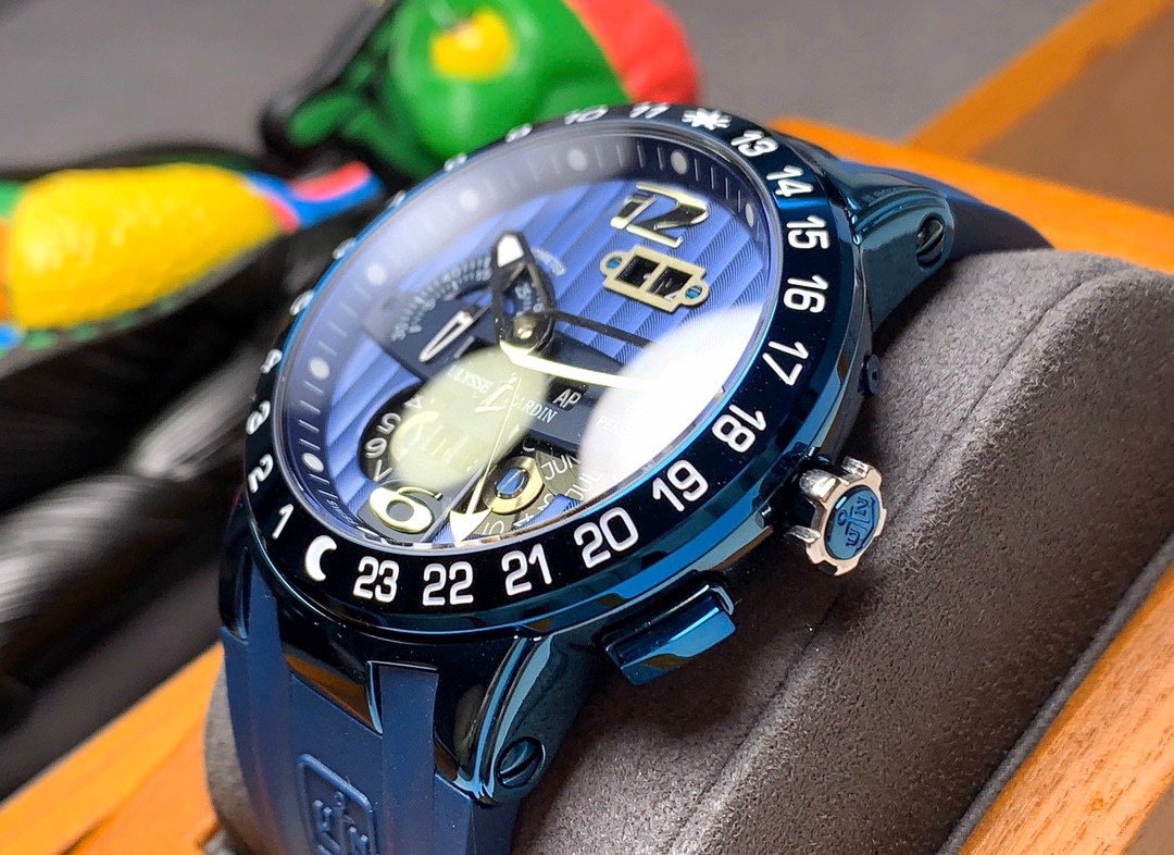 ULYSSE GMT PERPETUAL 43MM BLUE CASE