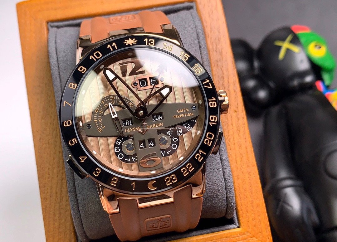 ULYSSE GMT PERPETUAL 43MM ROSE GOLD CASE