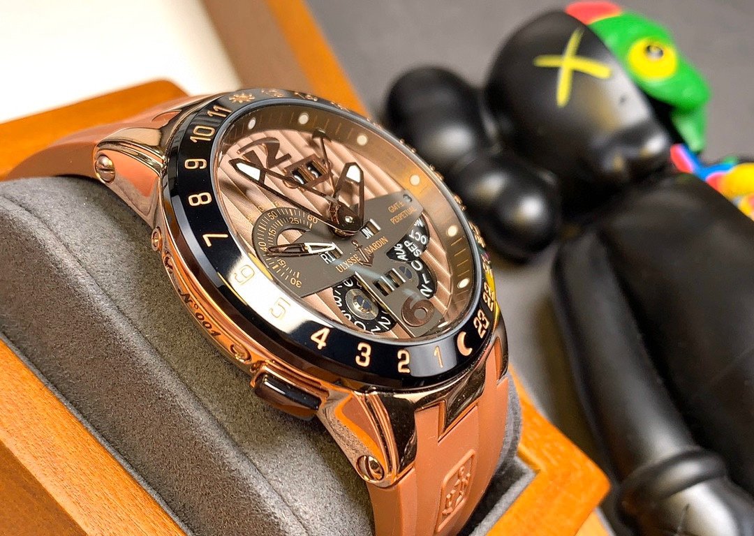 ULYSSE GMT PERPETUAL 43MM ROSE GOLD CASE
