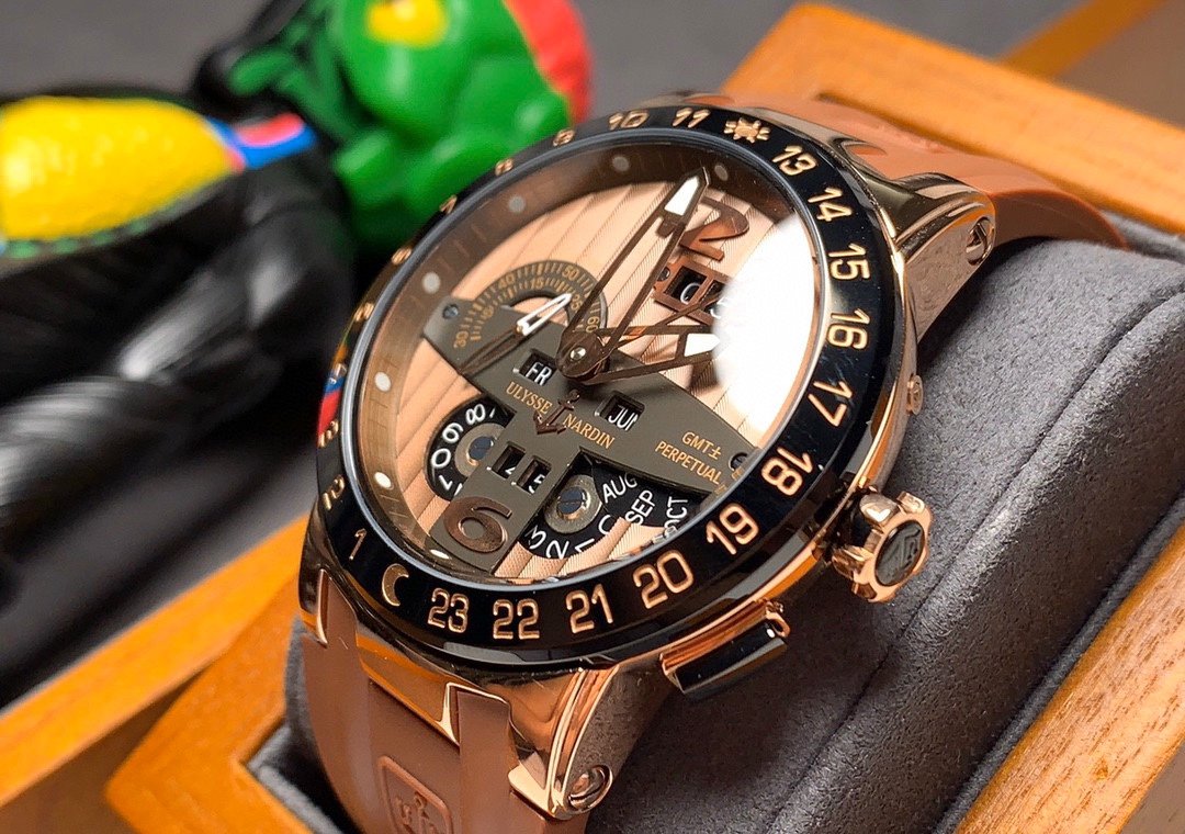 ULYSSE GMT PERPETUAL 43MM ROSE GOLD CASE