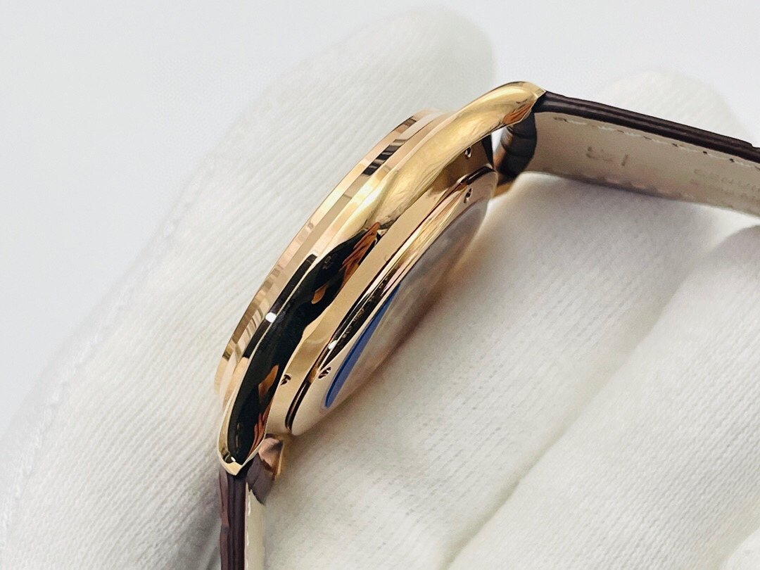 JAEGER MASTER ULTRA THIN RESERVE RED GOLD WHITE DIAL