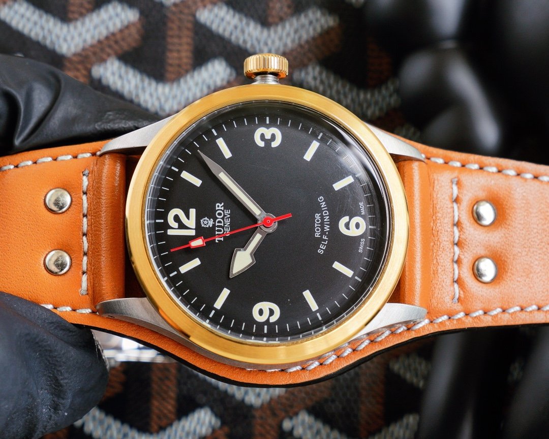 HERITAGE RANGER 41MM BLACK DIAL LEATHER STRAP