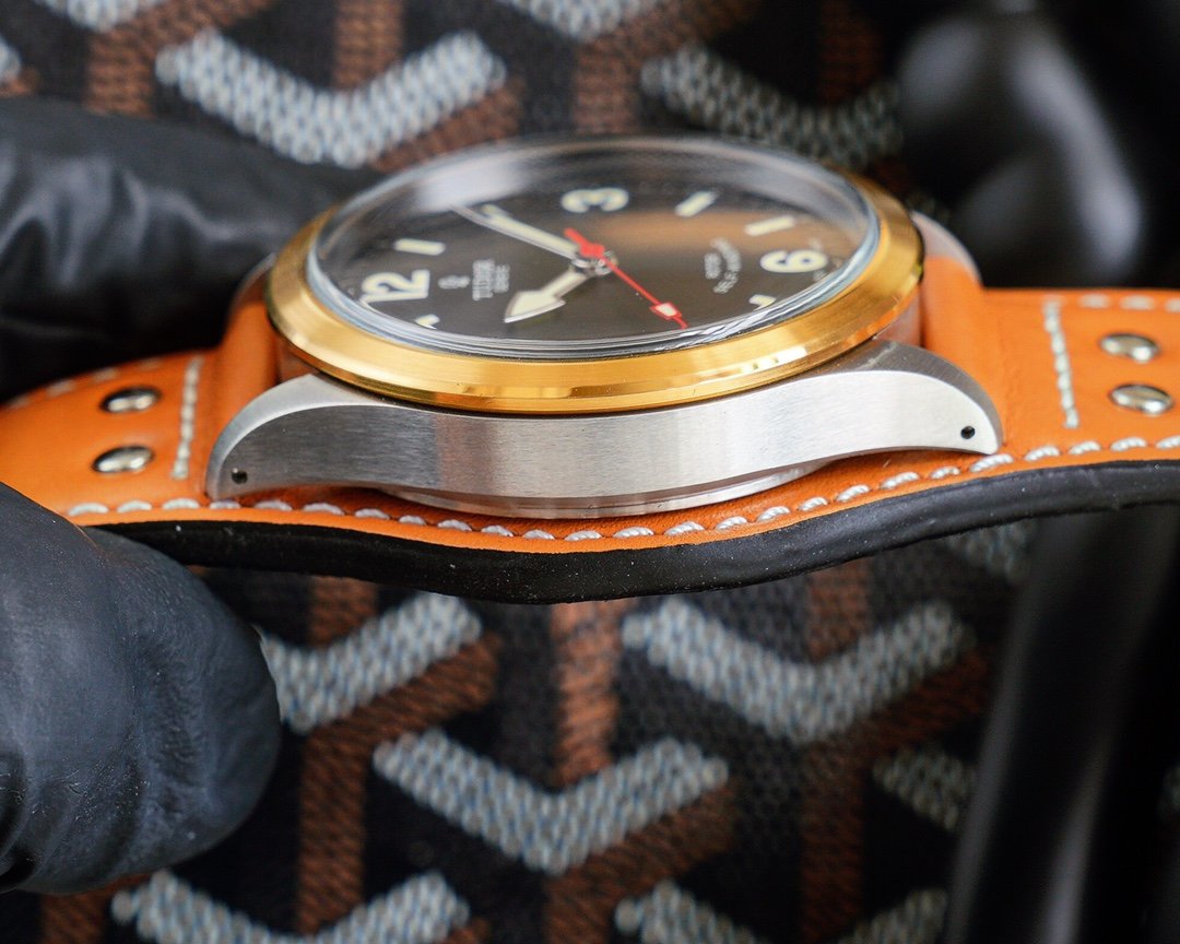 HERITAGE RANGER 41MM BLACK DIAL LEATHER STRAP