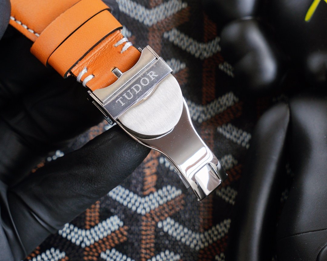 HERITAGE RANGER 41MM BLACK DIAL LEATHER STRAP