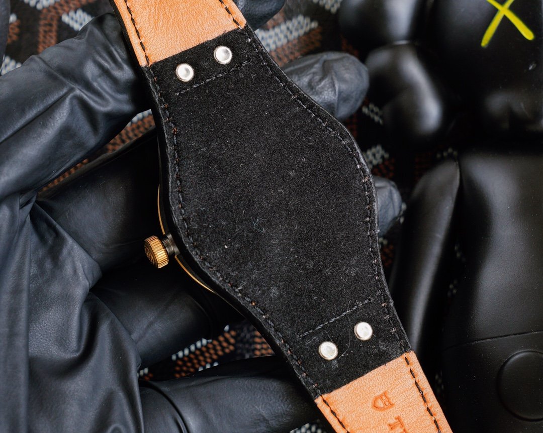 HERITAGE RANGER 41MM BLACK DIAL LEATHER STRAP