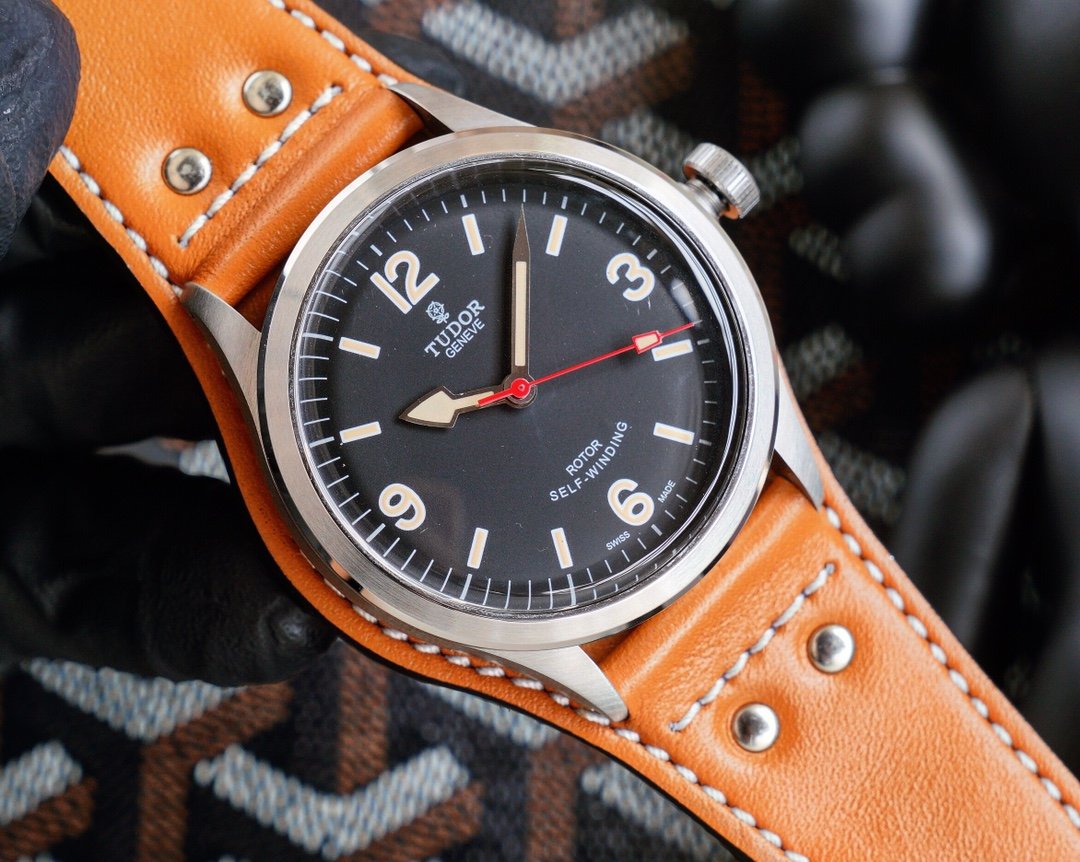 HERITAGE RANGER 41MM BLACK DIAL LEATHER STRAP