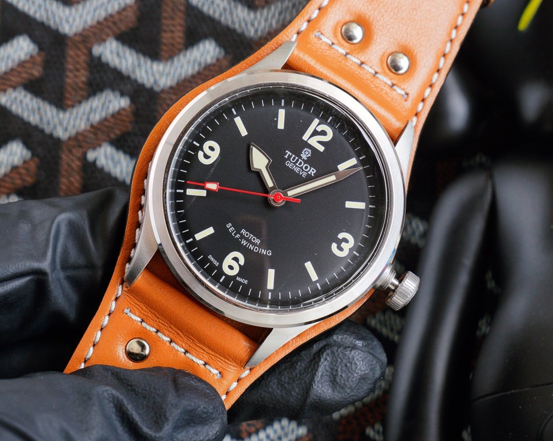 HERITAGE RANGER 41MM BLACK DIAL LEATHER STRAP
