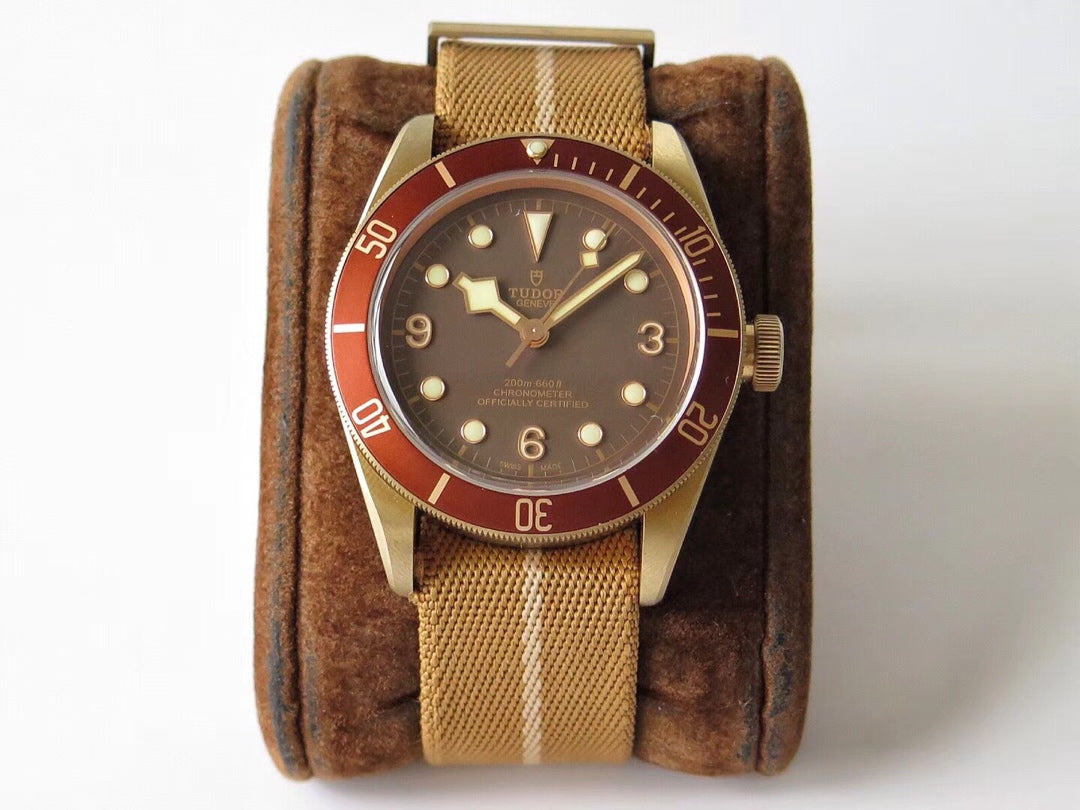 HERITAGE BLACK BAY 43 BRONZE CHRONOMETER TEXTILE
