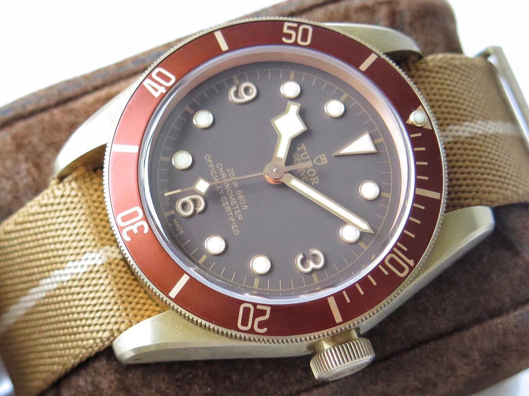 HERITAGE BLACK BAY 43 BRONZE CHRONOMETER TEXTILE