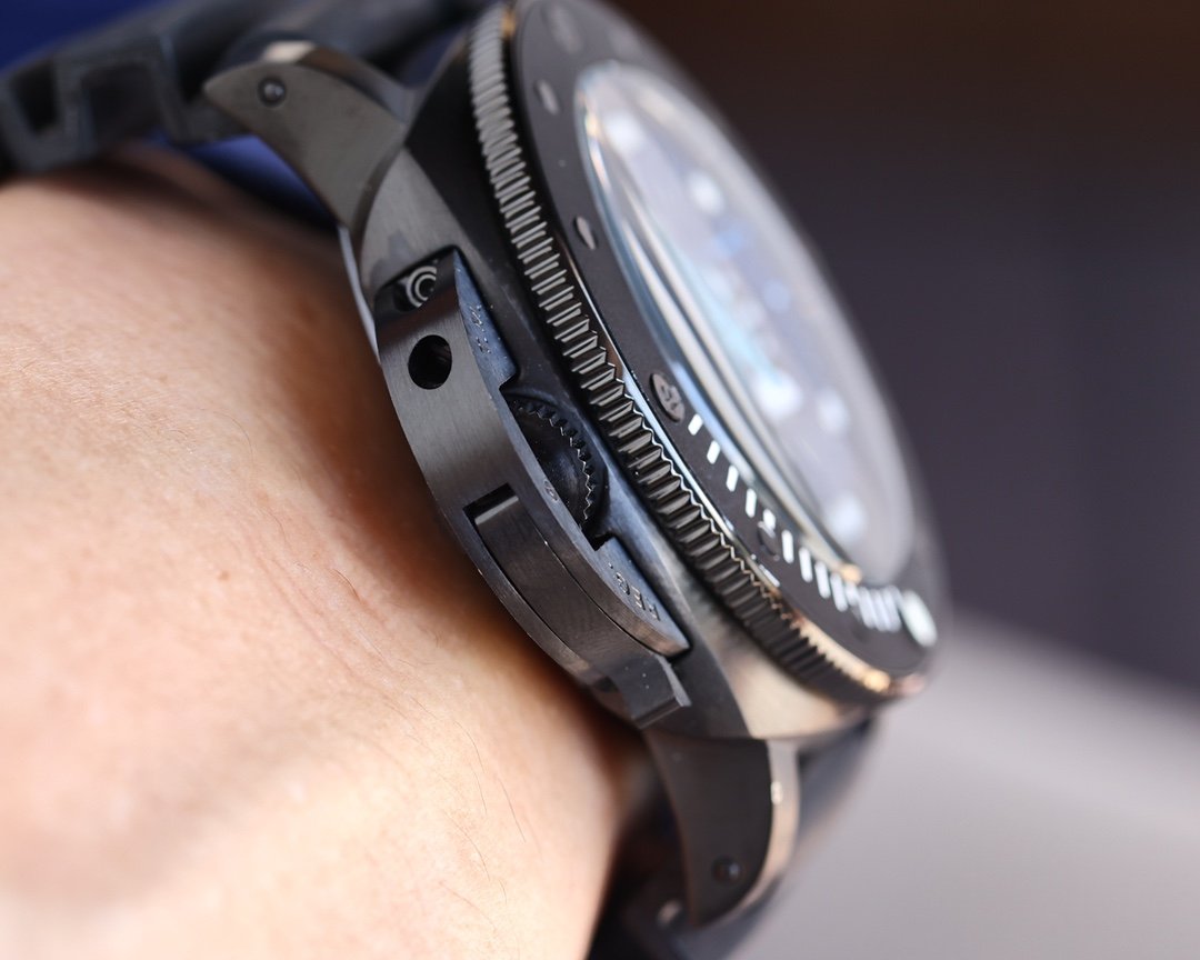 PANERAI SUBMERSIBLE 47 CHRONOGRAPH BLACK CASE BLUE DIAL