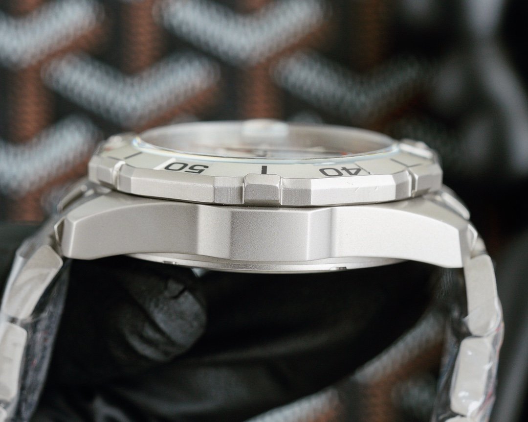 AQUARACER 300M 43MM BAMFORD STEEL CASE