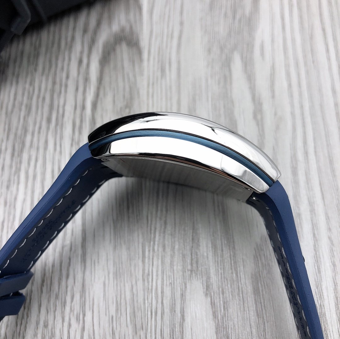 FRANCK VANGUARD 44MM KOI STEEL CASE BLUE DIAL