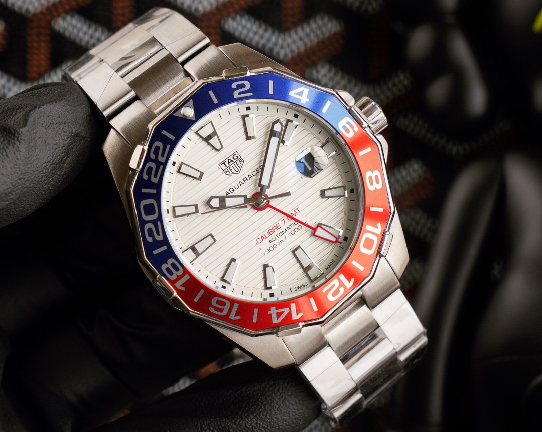 AQUARACER CALIBRE 7 GMT STEEL CASE