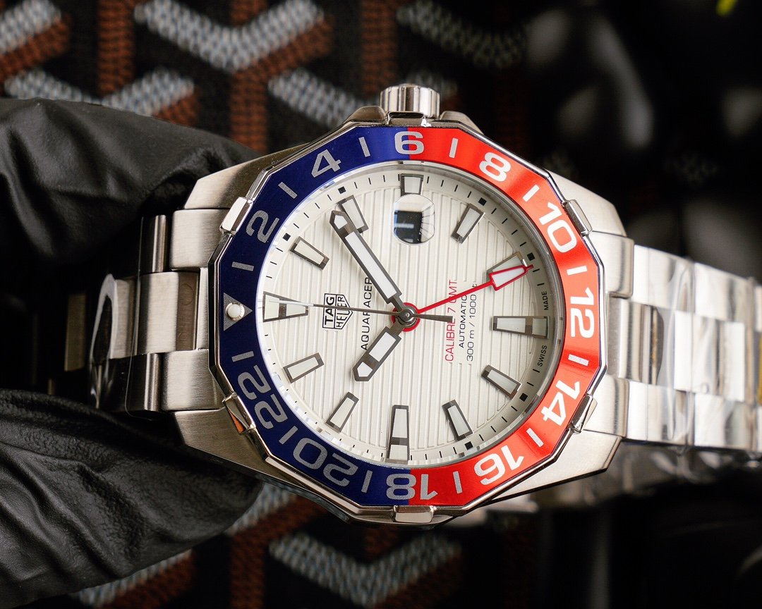 AQUARACER CALIBRE 7 GMT STEEL CASE