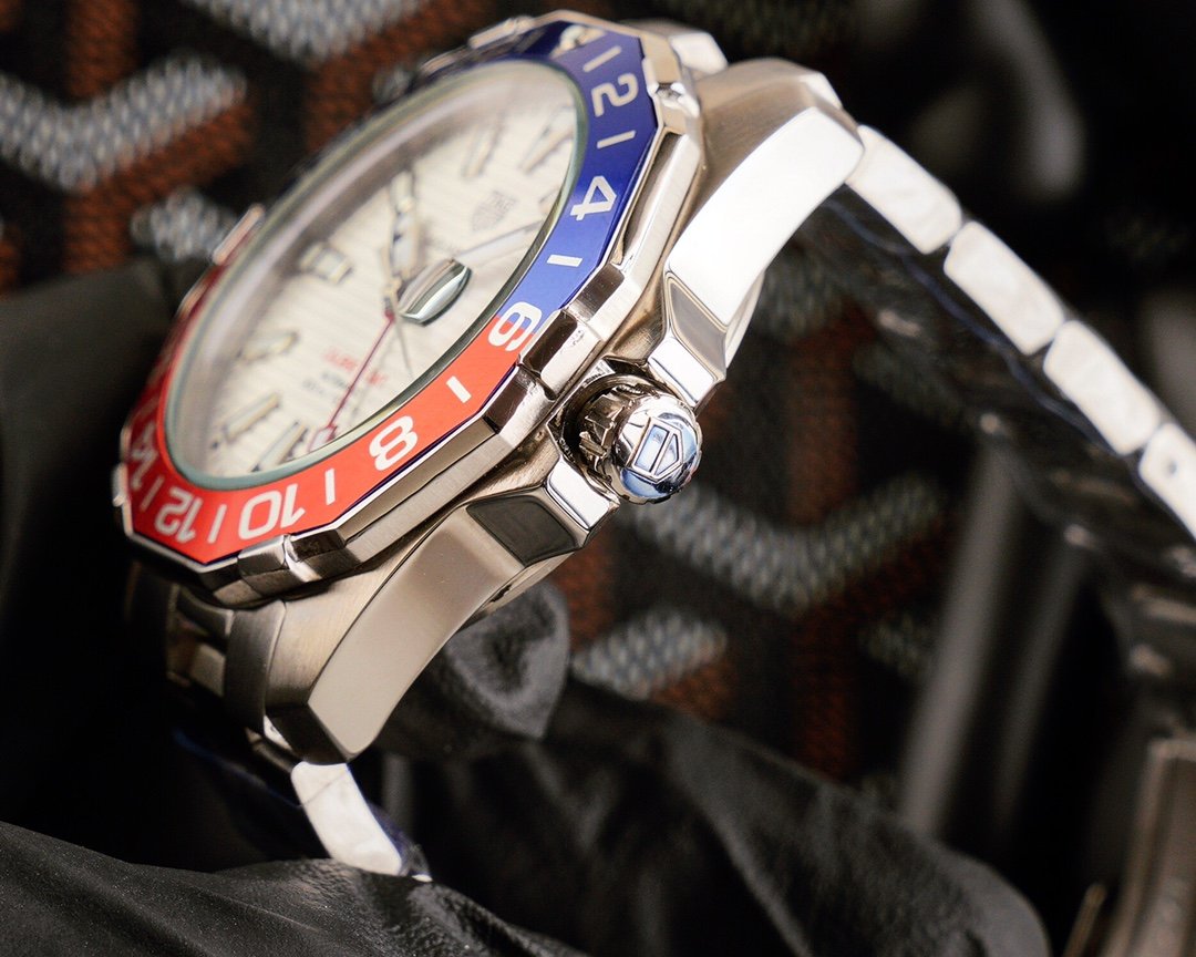 AQUARACER CALIBRE 7 GMT STEEL CASE