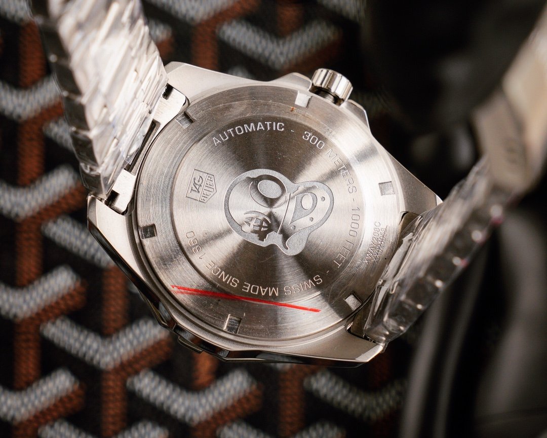 AQUARACER CALIBRE 7 GMT STEEL CASE