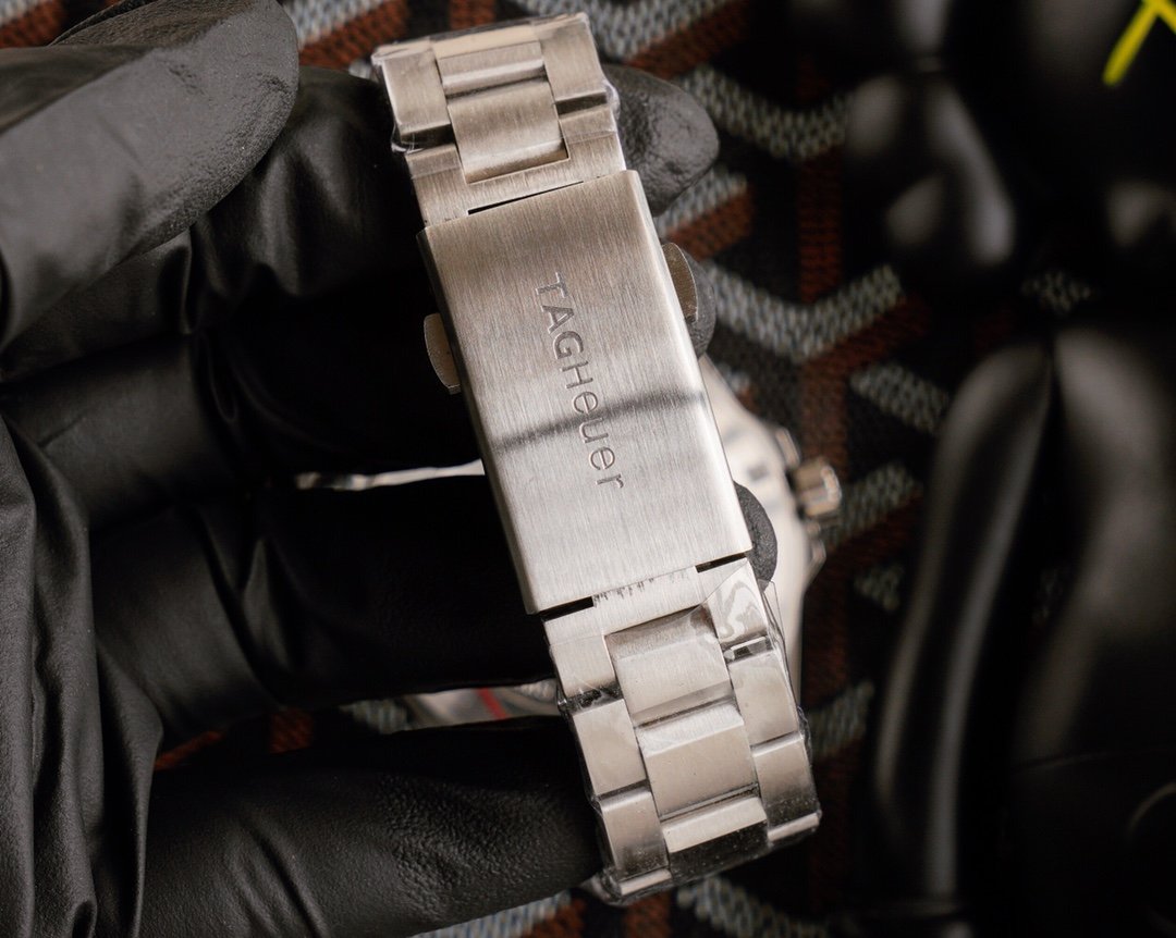 AQUARACER CALIBRE 7 GMT STEEL CASE