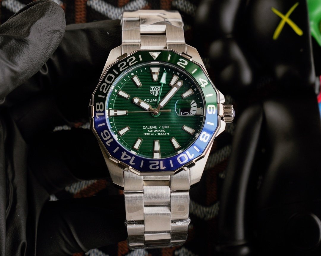AQUARACER CALIBRE 7 GMT STEEL CASE