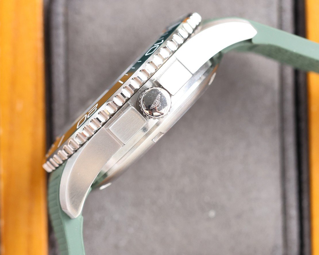 HYDRO CONQUEST CERAMIC RUBBER STRAP