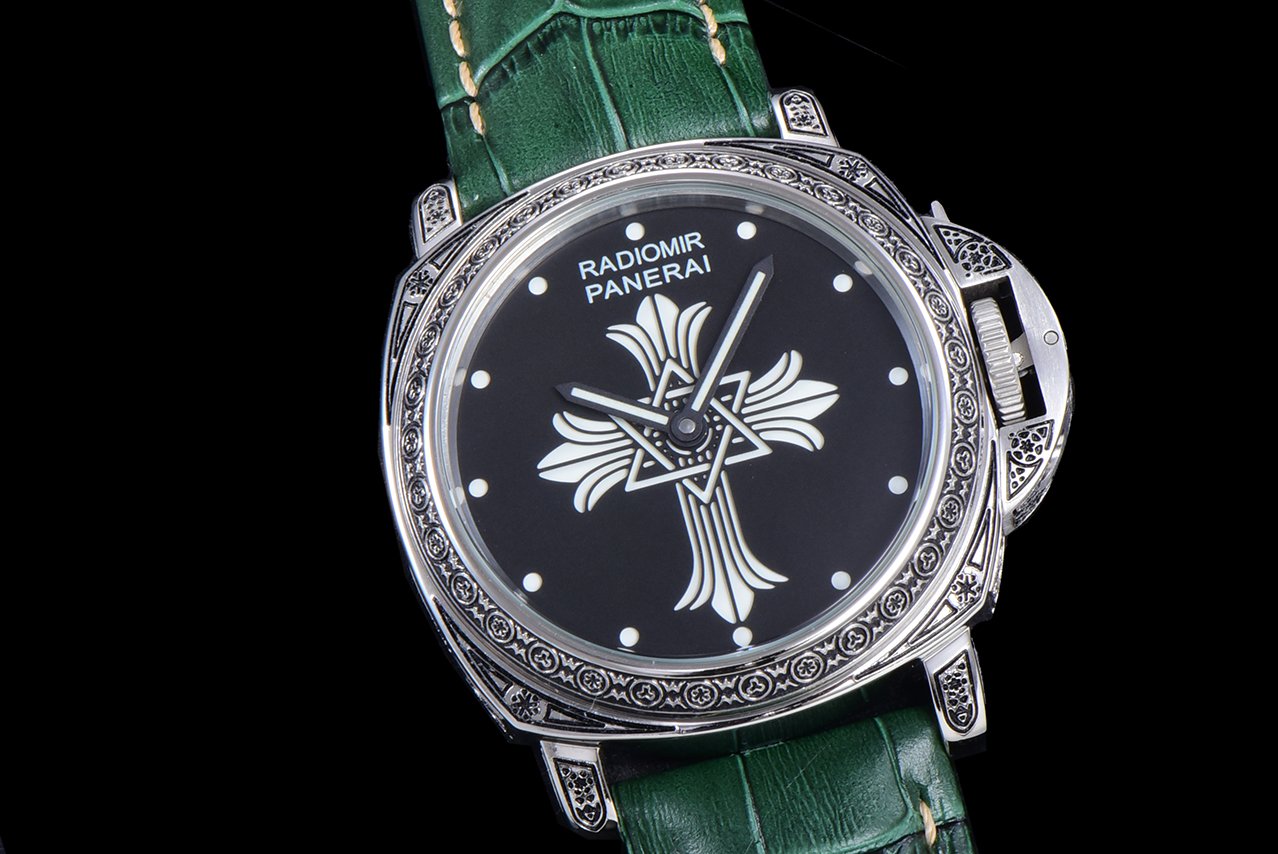 LUMINOR RADIOMIR 44 HAND ENGRAVED GREEN LEATHER
