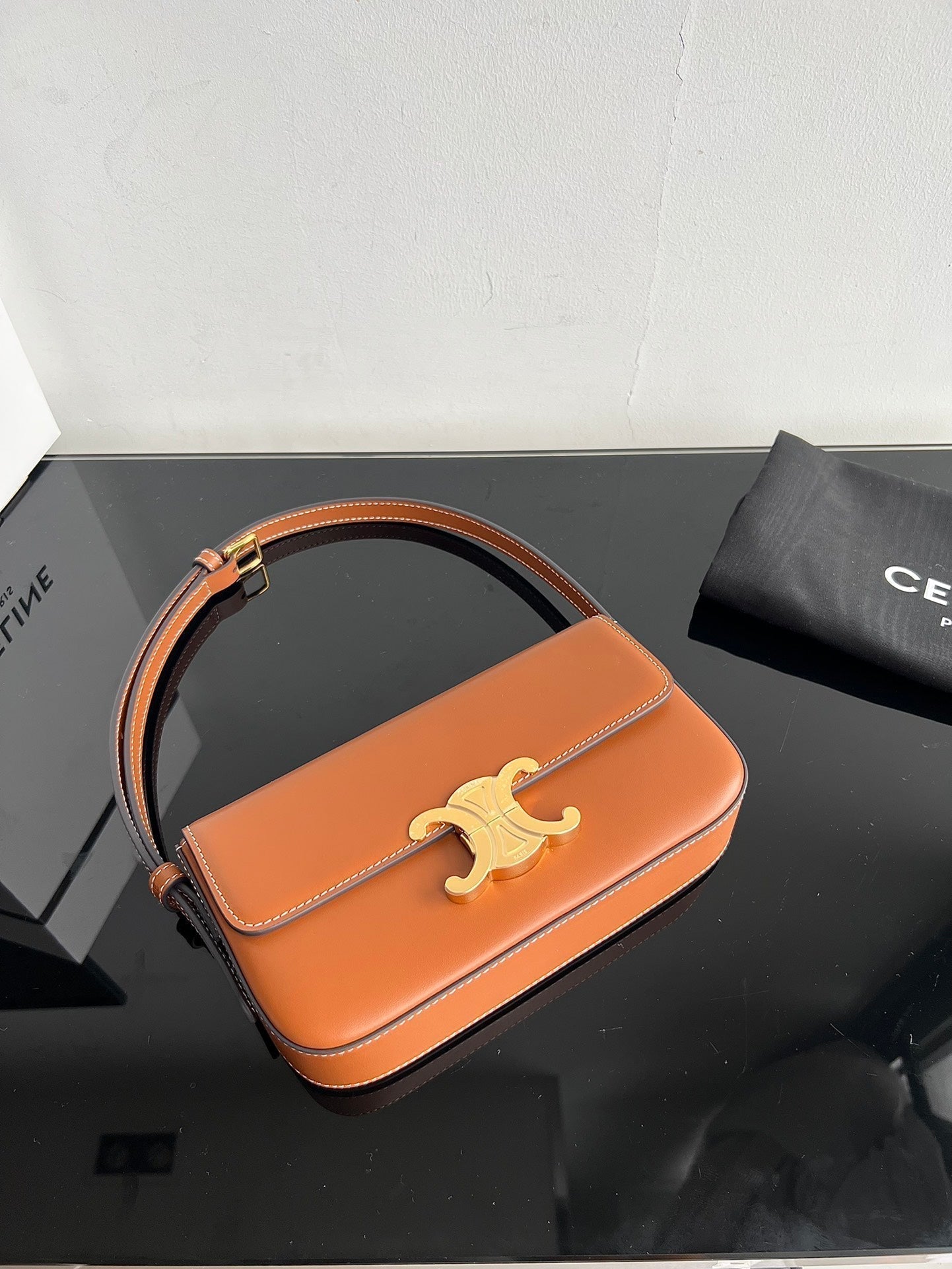 CLASSIC TRIOMPHE 20 BROWN CALFSKIN GOLD HARDWARE