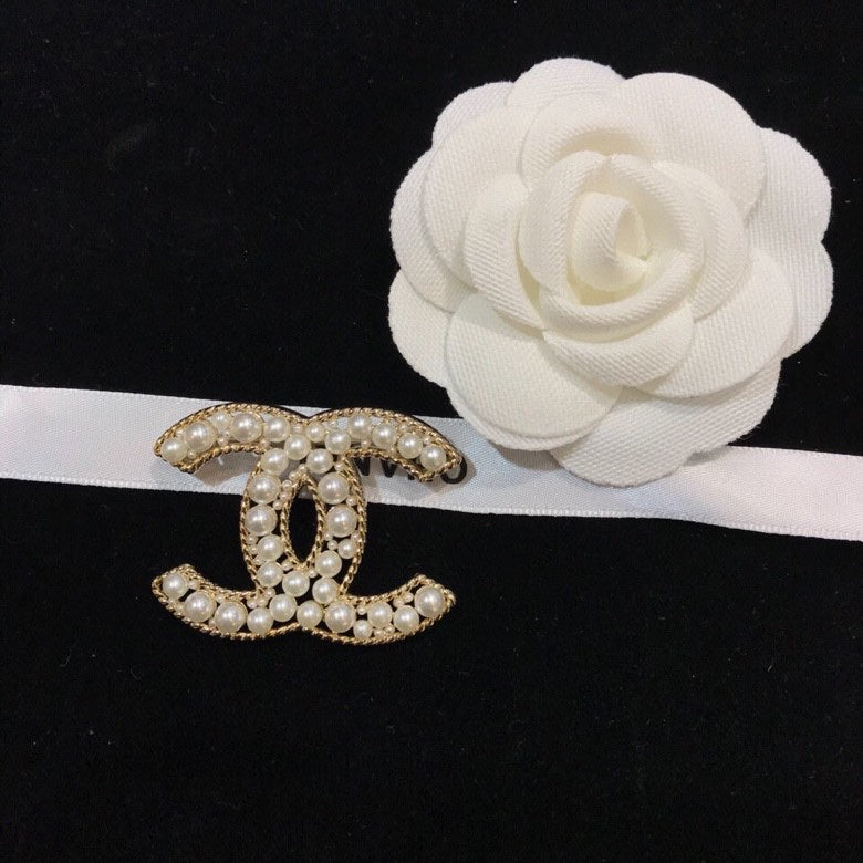 CC Brooch 156080
