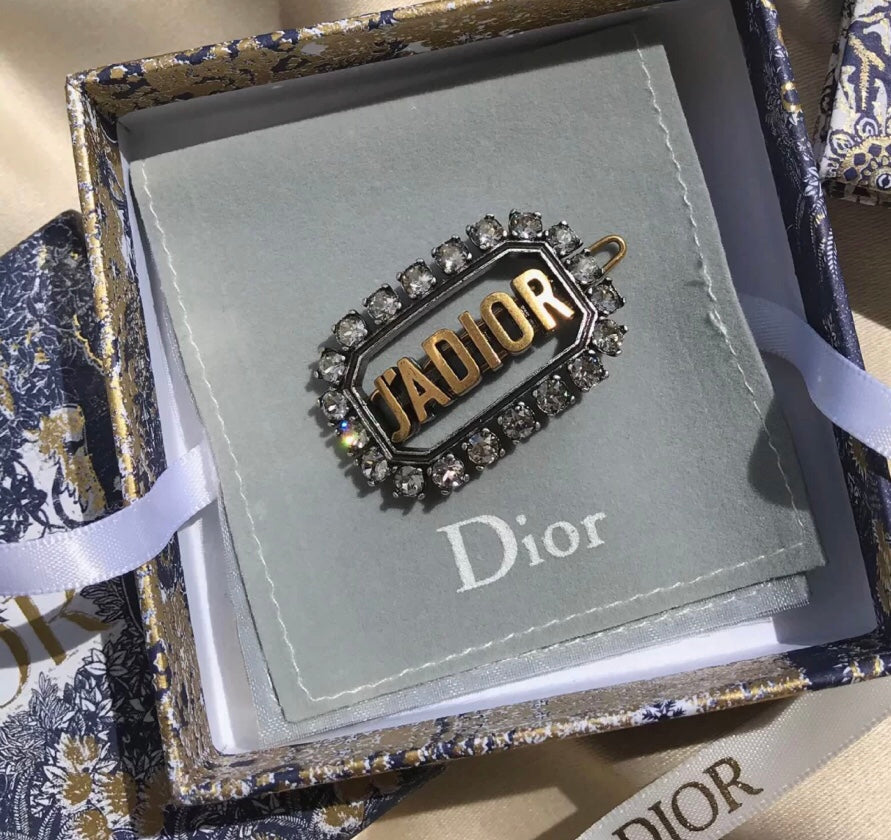 CD Brooch 05