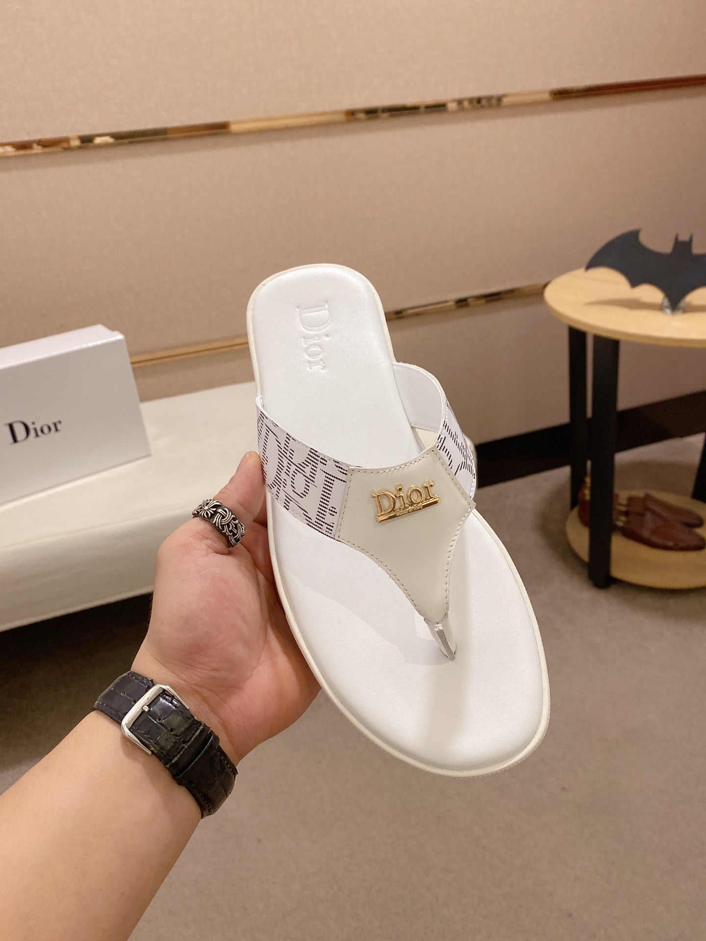 CD ALIAS THONG SANDAL WHITE CALFSKIN