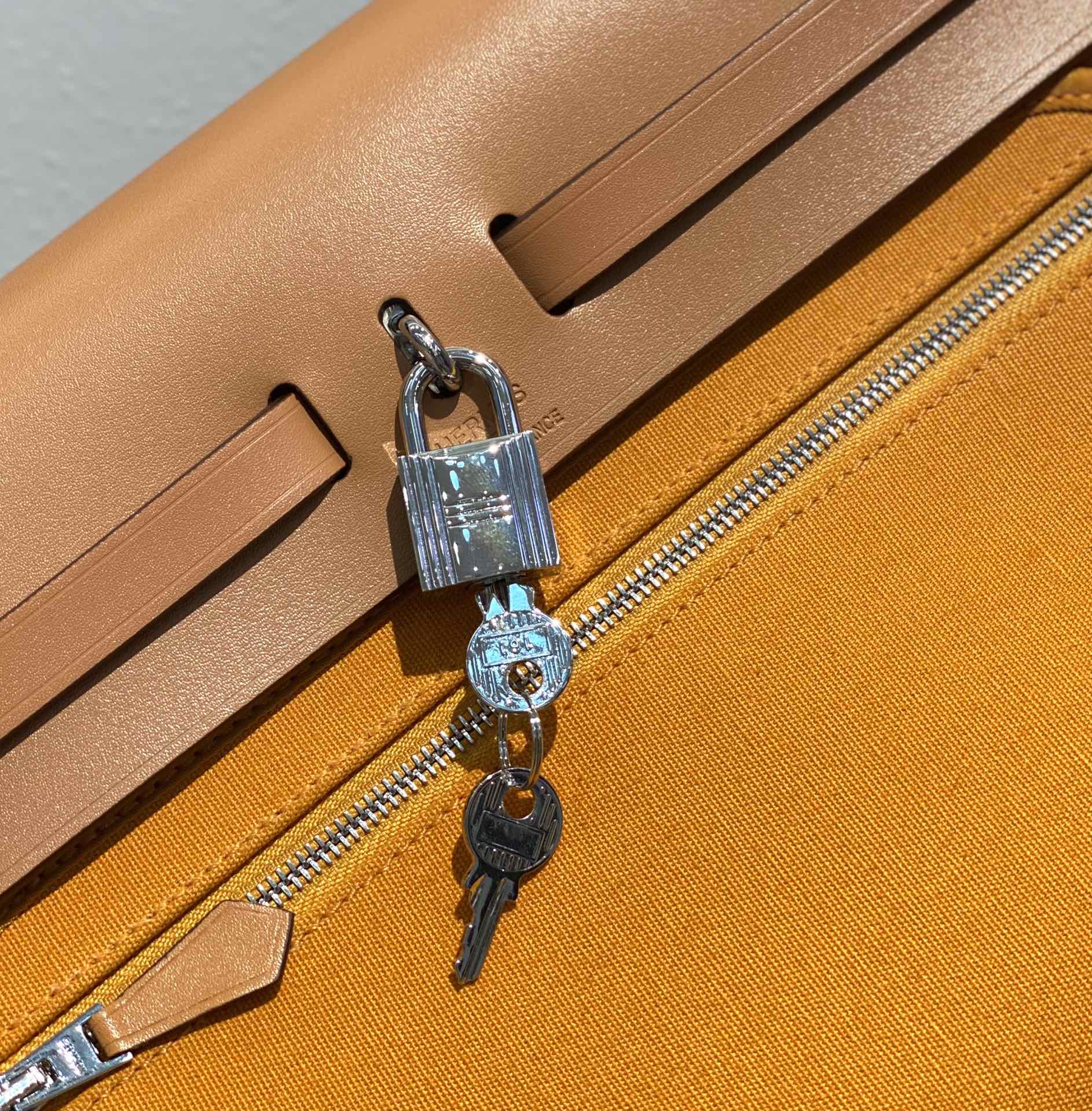 Herbag 31 Toile Dark Yellow Canvas Gold Cowhide Leather