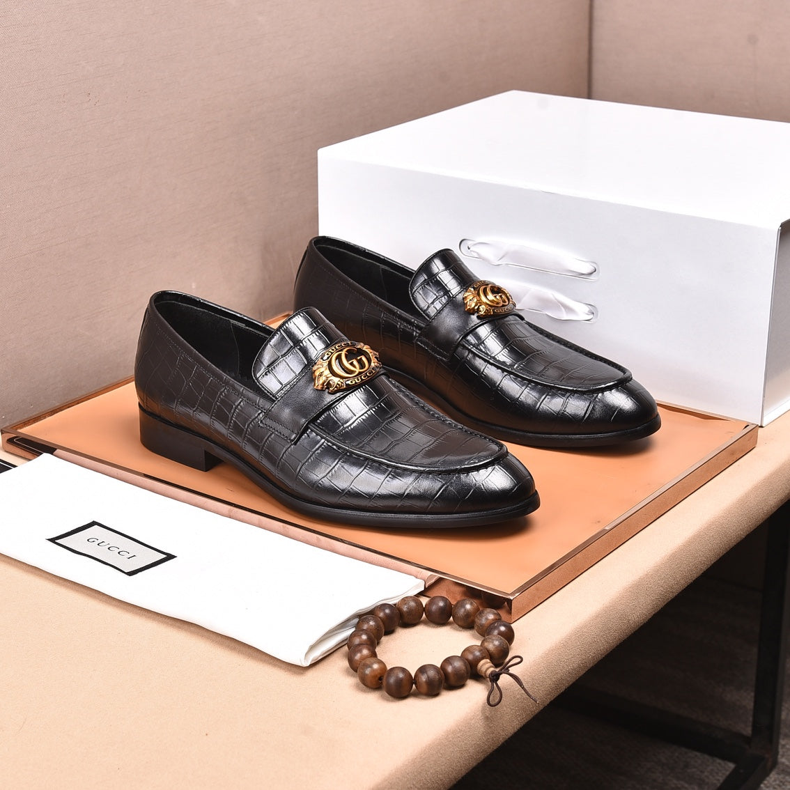 GG Men's Interlocking GG Loafer Black Cowhide 498783