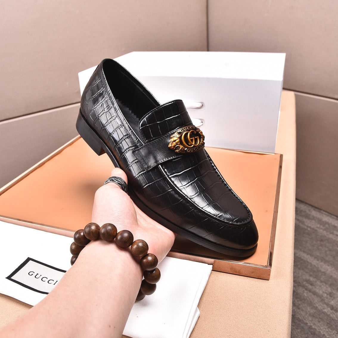 GG Men's Interlocking GG Loafer Black Cowhide 498783