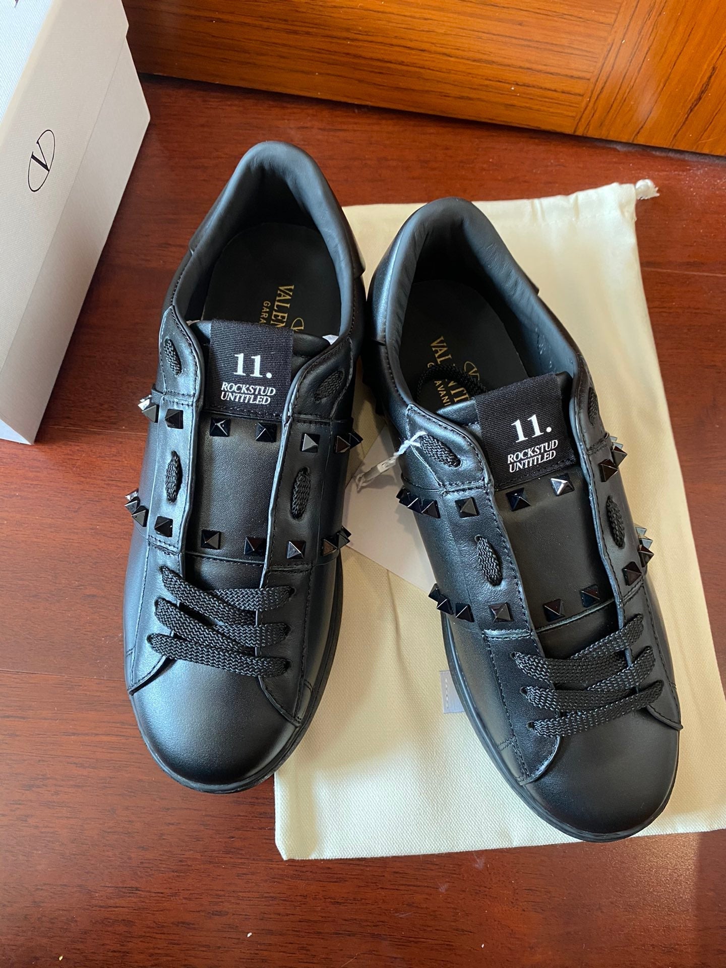 VT Rockstud Sneaker Black Purple Cowhide