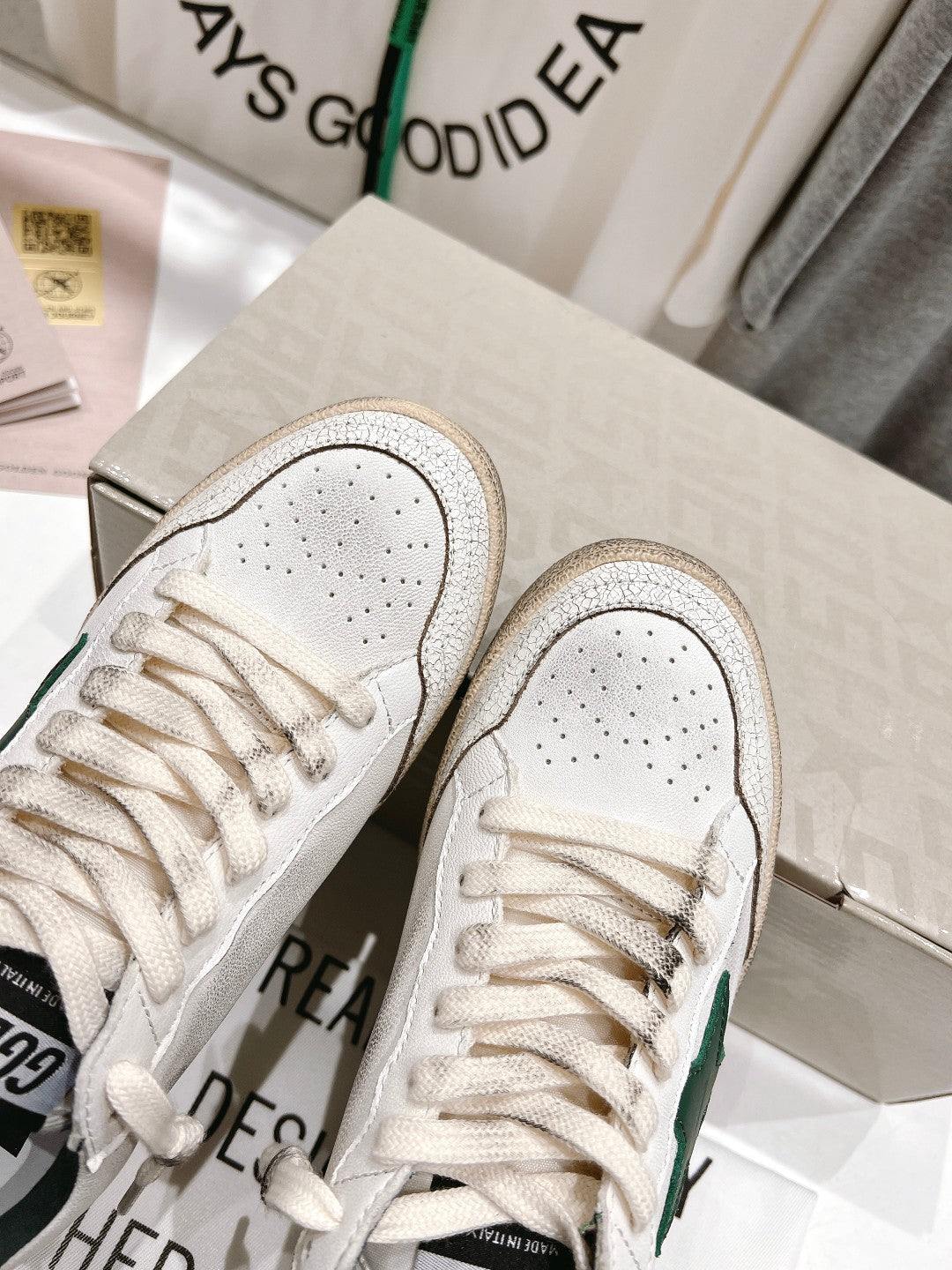 Golden Goose 2026 Deluxe Brand White Green Cowhide 429782