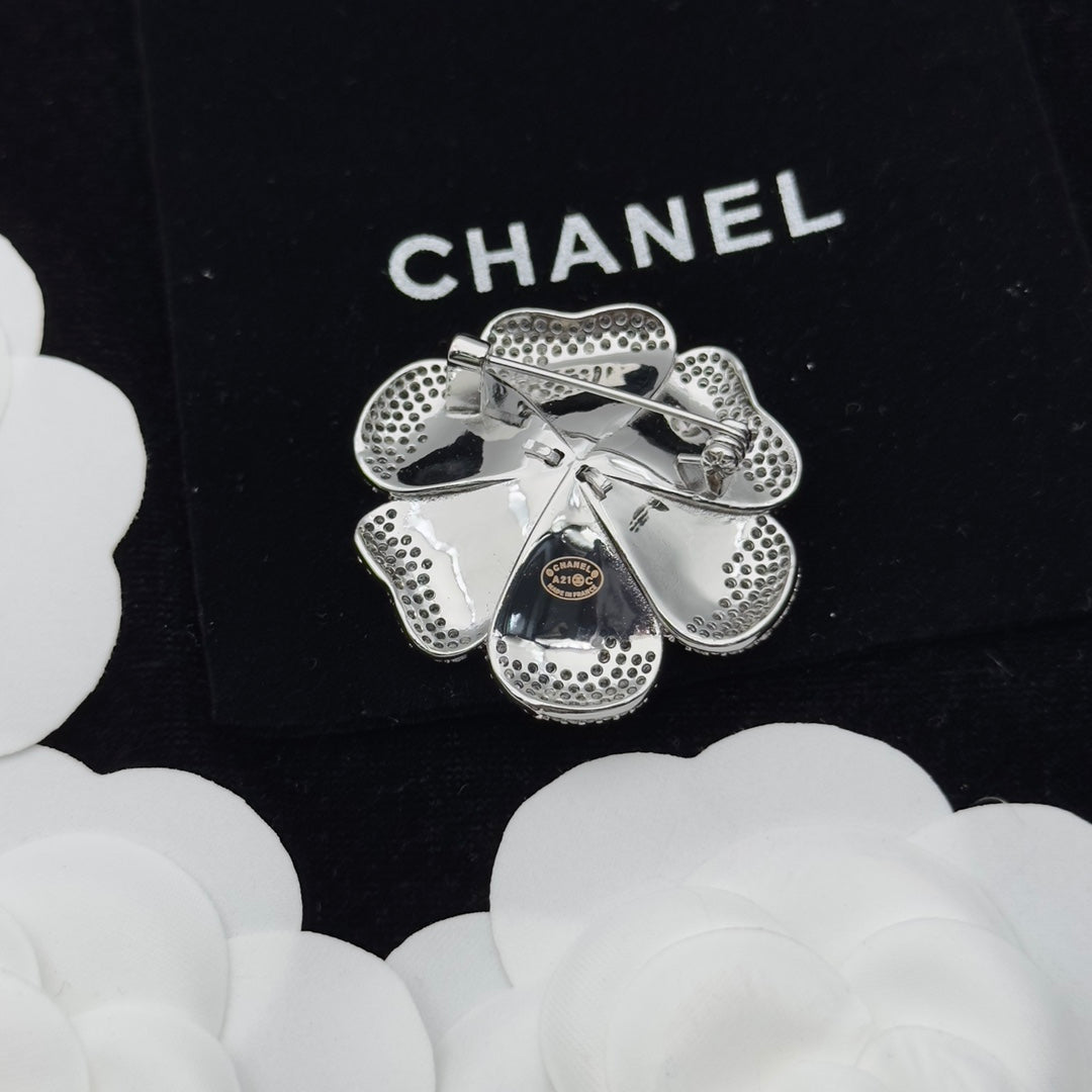 CC Brooch 173411