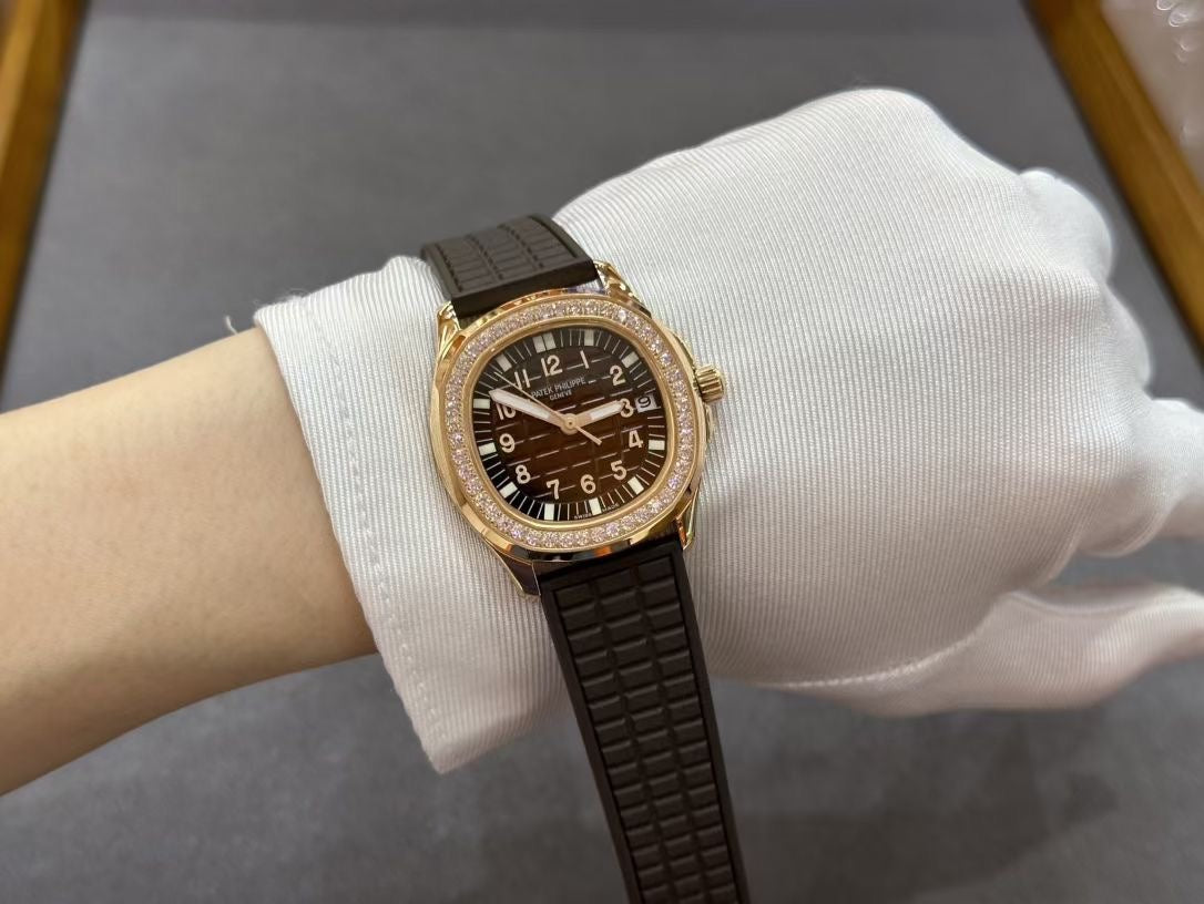 PATEK Aquanaut 35.6mm Pink Gold Back Dial