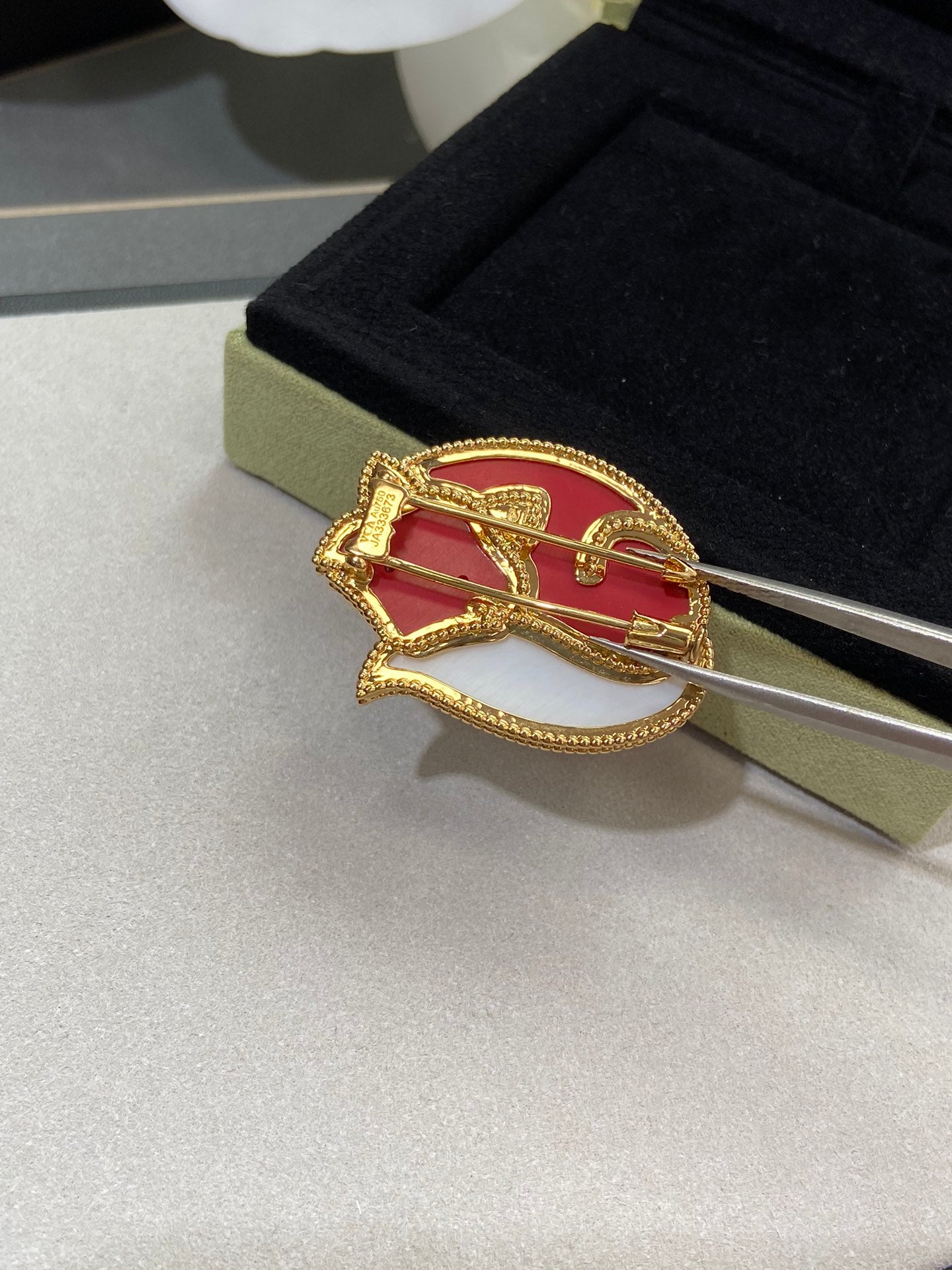VCA Brooch 12