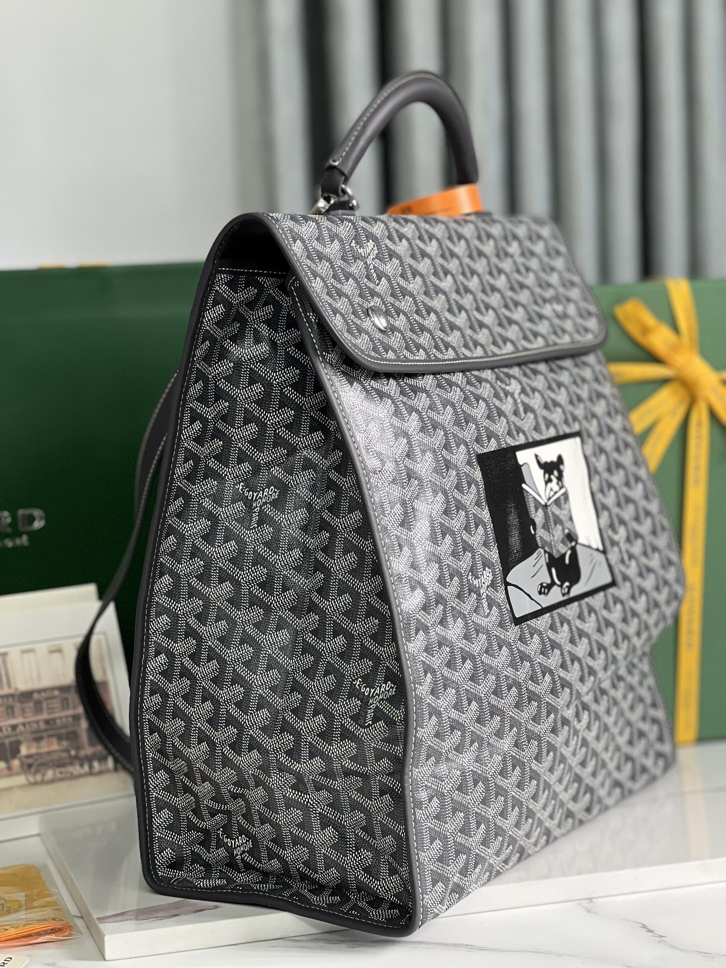 SAINT LÃ‰GER BACKPACK 35 IN BLACK GOYARDINE CANVAS AND CALFSKIN WITH CARTOON PATCH