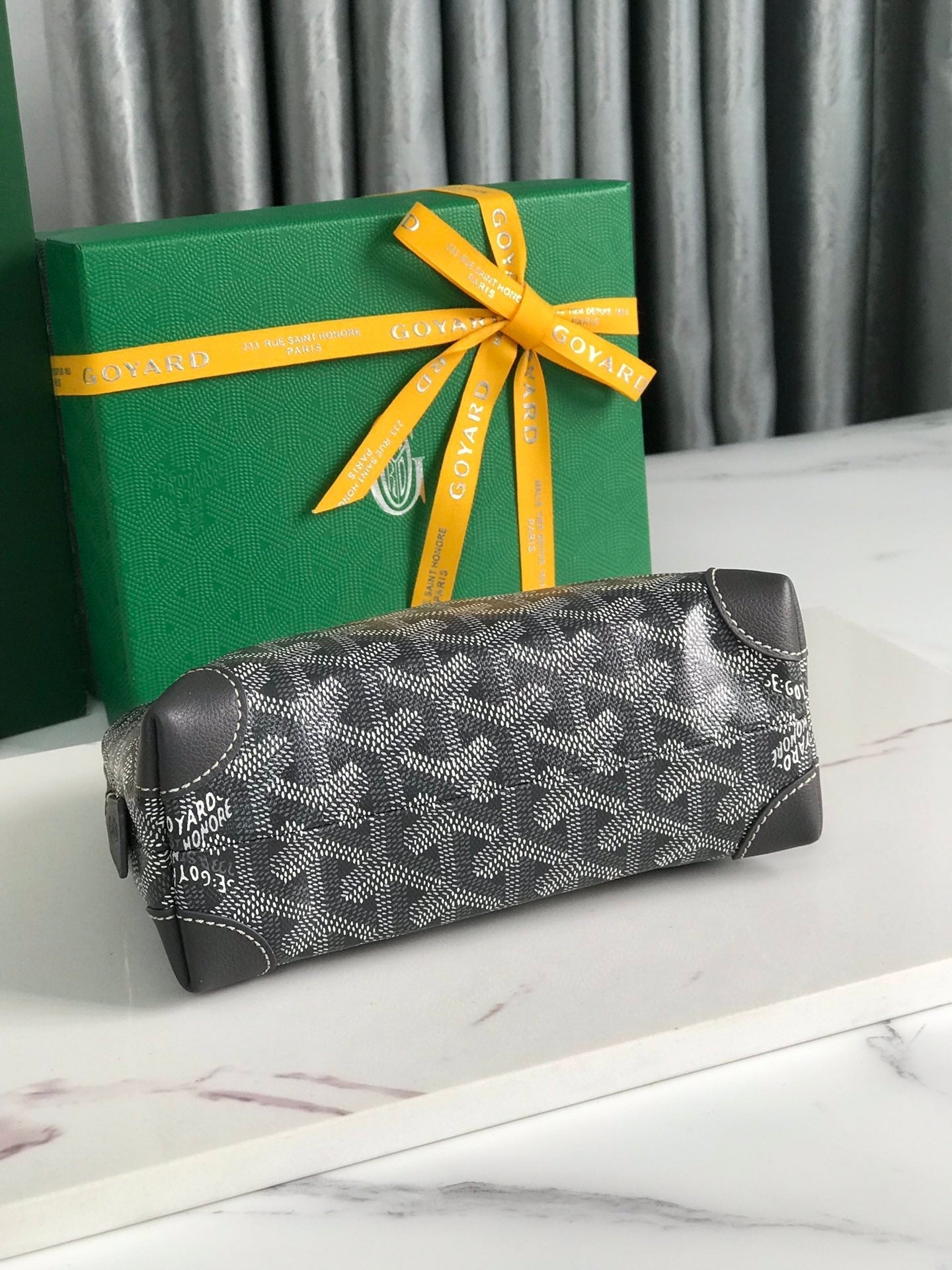 VENDÃ”ME COSMETIC POUCH 17 IN GREY BLACK GOYARDINE CANVAS AND CALFSKIN TRIM