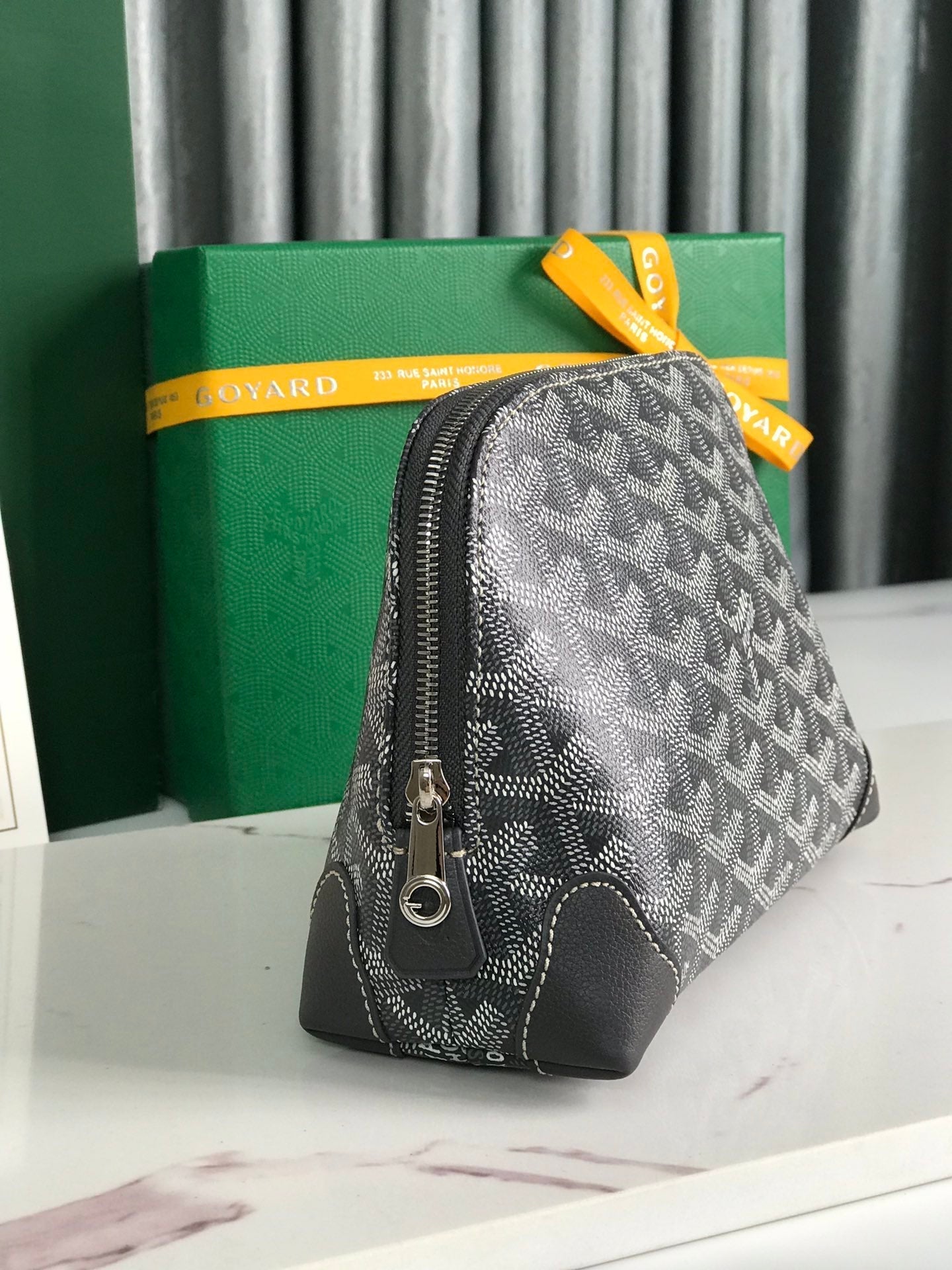 VENDÃ”ME COSMETIC POUCH 17 IN GREY BLACK GOYARDINE CANVAS AND CALFSKIN TRIM