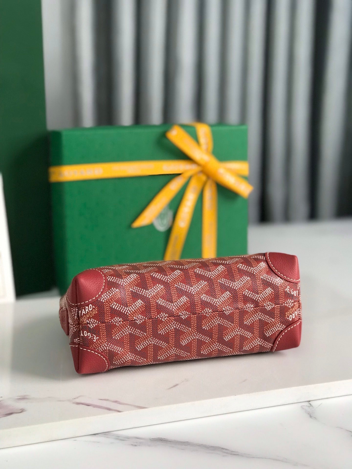 VENDÃ”ME COSMETIC POUCH 17 IN CLASSIC RED GOYARDINE CANVAS AND CALFSKIN TRIM